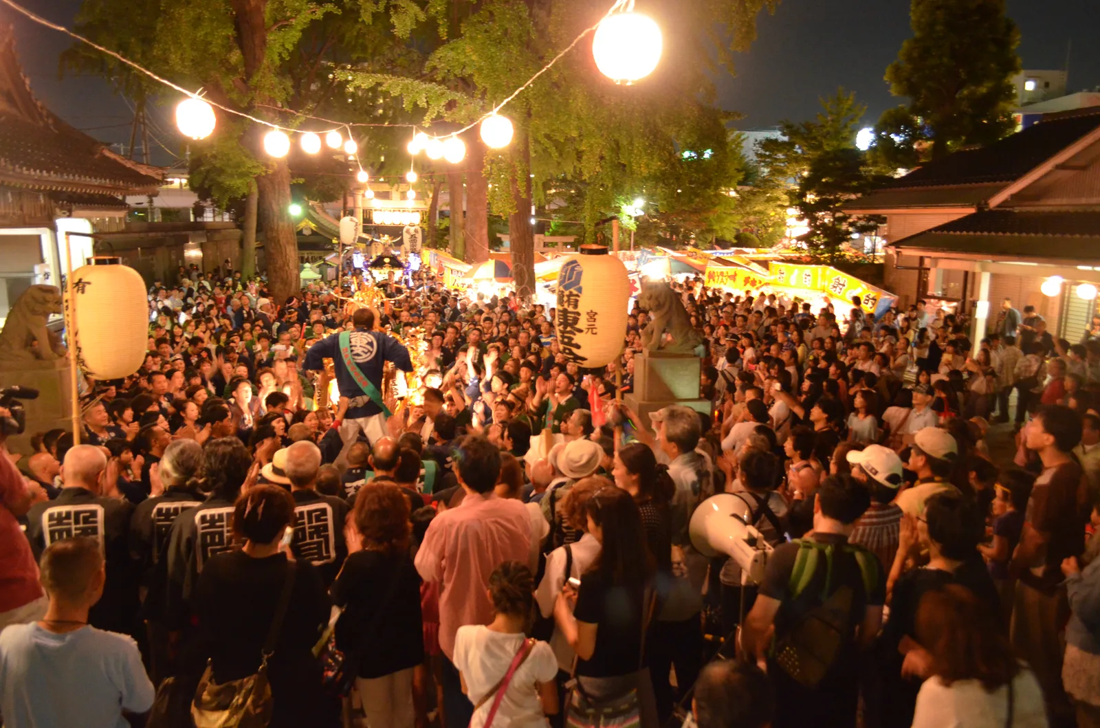 例大祭で賑わう境内